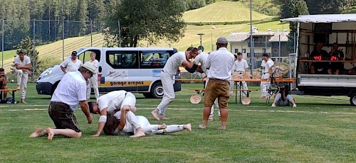 Int. Alpencupranggeln, Kampf um die Wandertrophäe