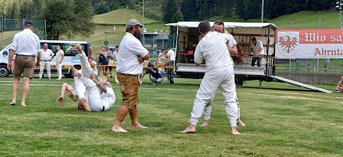 Int. Alpencupranggeln, Kampf um die Wandertrophäe