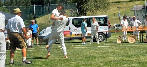 Int. Alpencupranggeln, Kampf um die Wandertrophäe