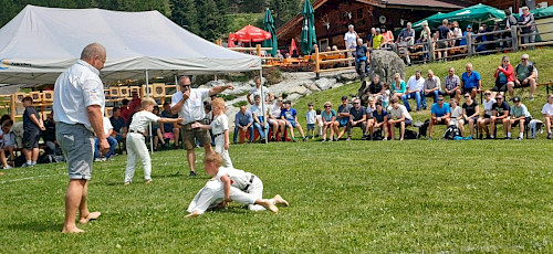 Kreuzjochranggeln, int. Punkteranggeln, zusätzlich Jugendhagmoar, nur bei Schönwetter