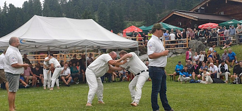 Kreuzjochranggeln, int. Punkteranggeln, zusätzlich Jugendhagmoar, nur bei Schönwetter