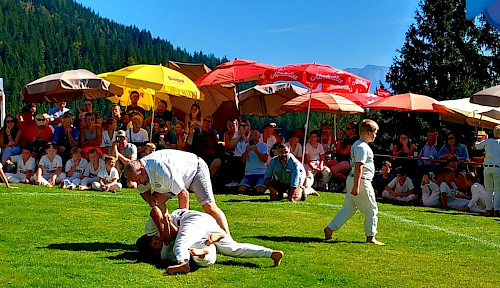 Wochenbrunnranggeln, int. Preisranggeln, zusätzlich Schüler- und Jugendhagmoar, nur bei Schönwetter