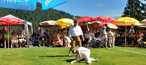 Wochenbrunnranggeln, int. Preisranggeln, zusätzlich Schüler- und Jugendhagmoar, nur bei Schönwetter