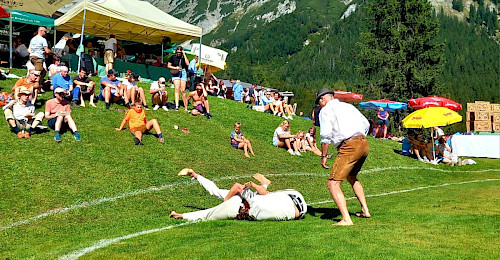 Wochenbrunnranggeln, int. Preisranggeln, zusätzlich Schüler- und Jugendhagmoar, nur bei Schönwetter
