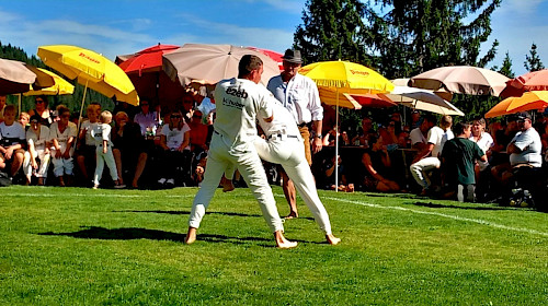Wochenbrunnranggeln, int. Preisranggeln, zusätzlich Schüler- und Jugendhagmoar, nur bei Schönwetter