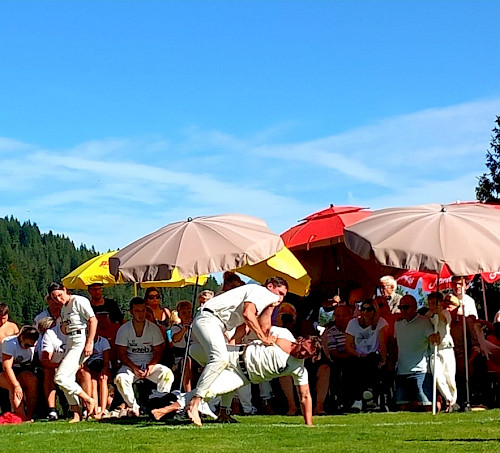 Wochenbrunnranggeln, int. Preisranggeln, zusätzlich Schüler- und Jugendhagmoar, nur bei Schönwetter