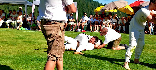 Wochenbrunnranggeln, int. Preisranggeln, zusätzlich Schüler- und Jugendhagmoar, nur bei Schönwetter