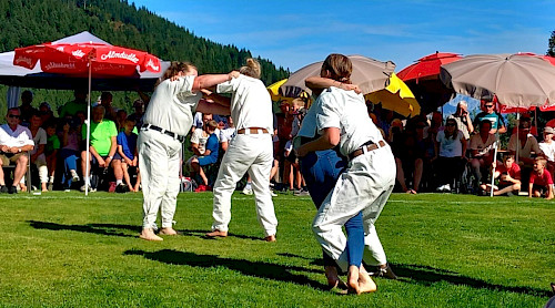 Wochenbrunnranggeln, int. Preisranggeln, zusätzlich Schüler- und Jugendhagmoar, nur bei Schönwetter