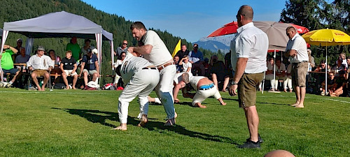 Wochenbrunnranggeln, int. Preisranggeln, zusätzlich Schüler- und Jugendhagmoar, nur bei Schönwetter