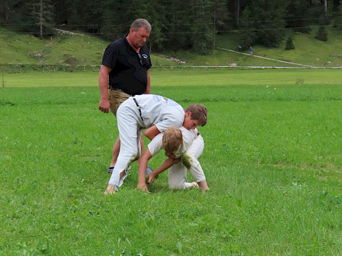 Bauernherbstranggeln, int. Schüler- und Jugendranggeln, kein Punkteranggeln (nur bei Schönwetter)