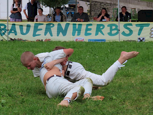 Bauernherbstranggeln, int. Schüler- und Jugendranggeln, kein Punkteranggeln (nur bei Schönwetter)